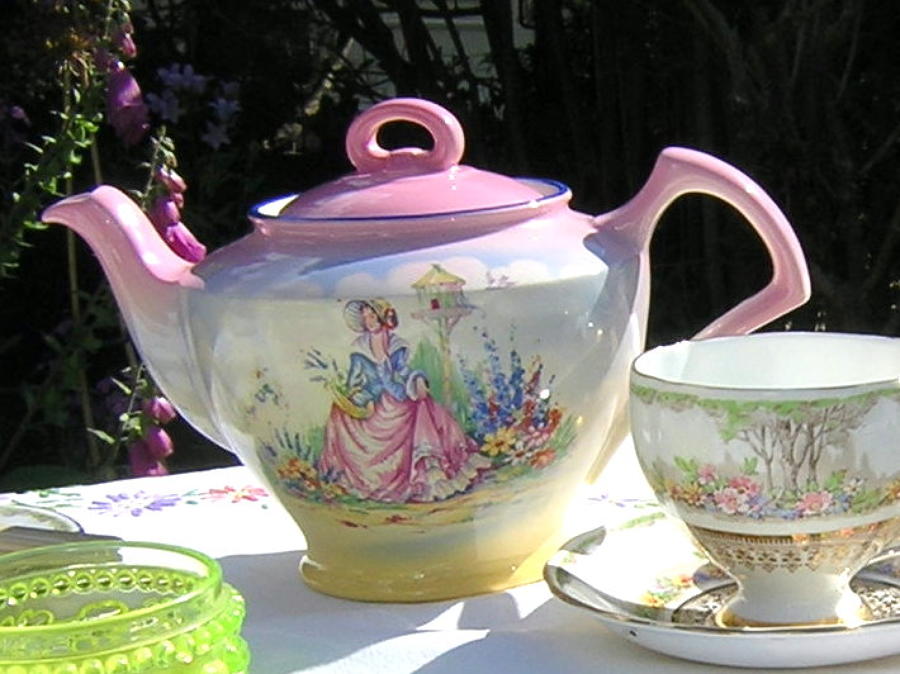 Crinoline Lady Teapot